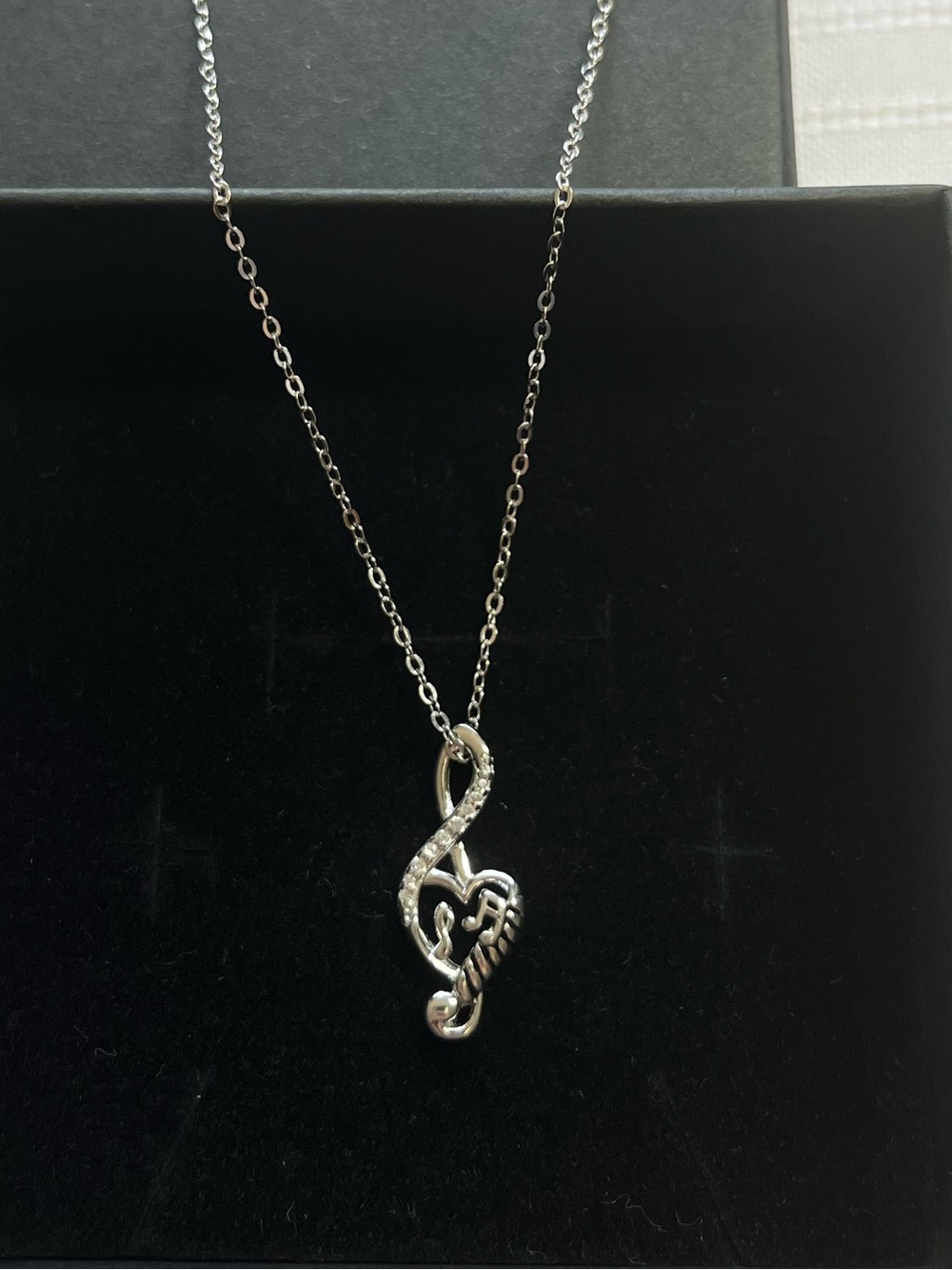 New sterling silver music note necklace. 925